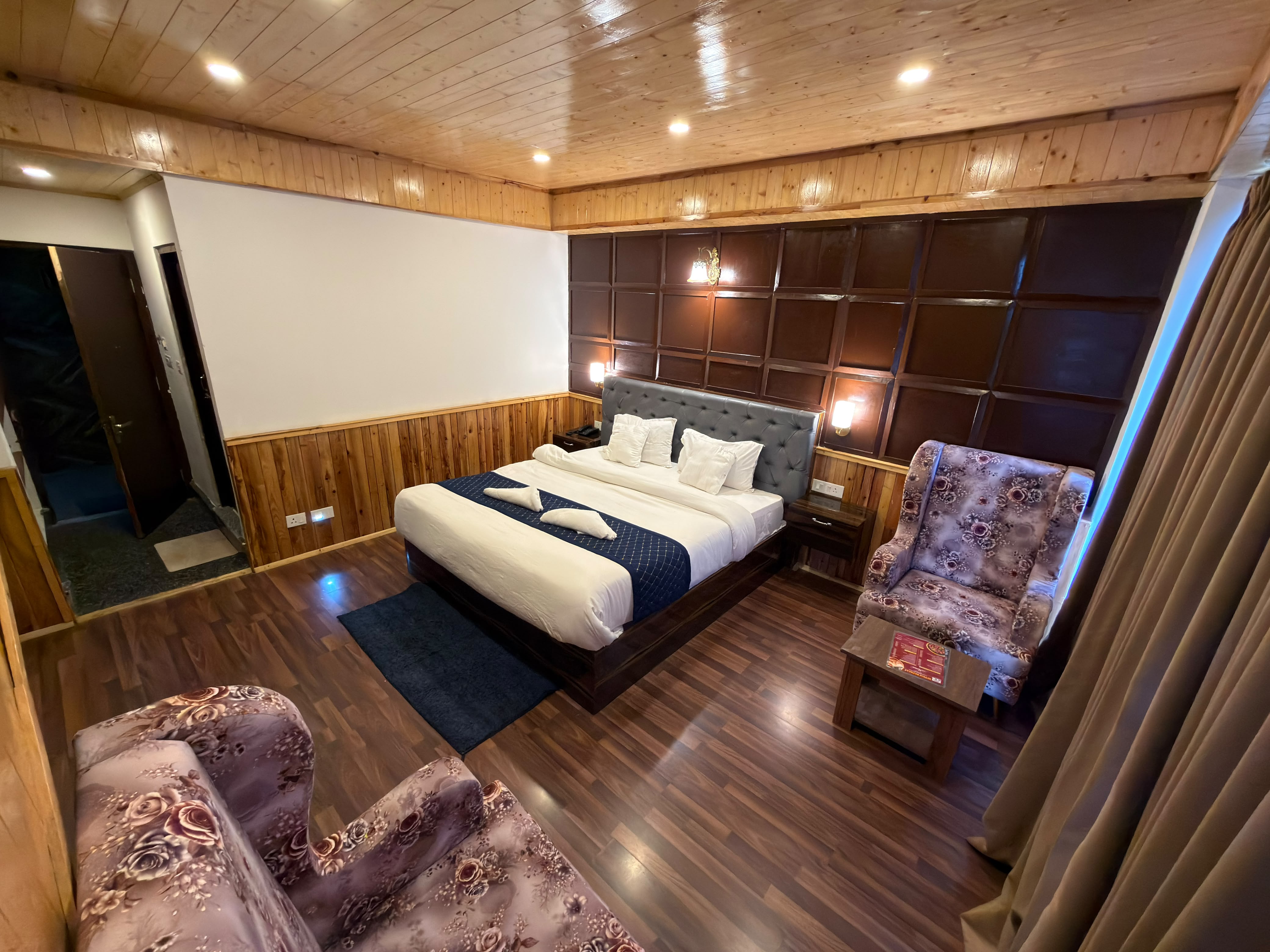 Sofa Of DivSai Retreat